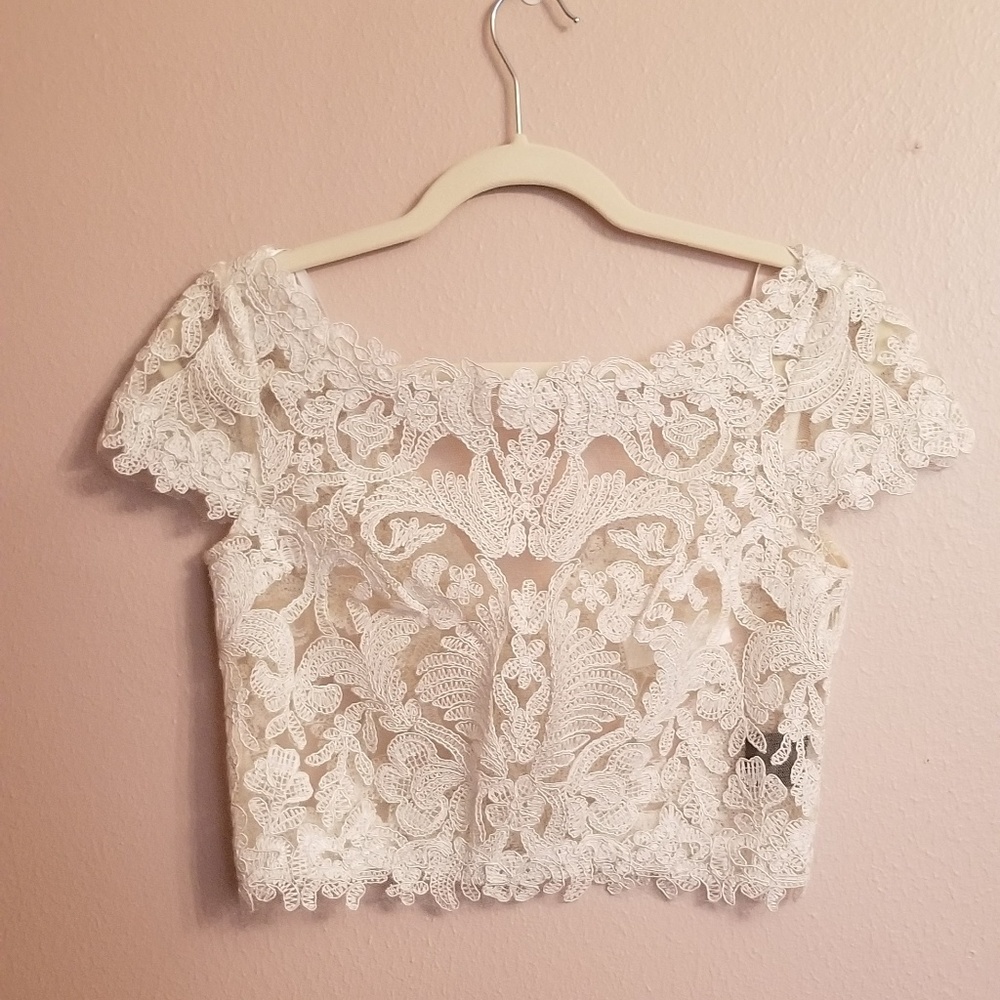Tadashi Shoji lace topper